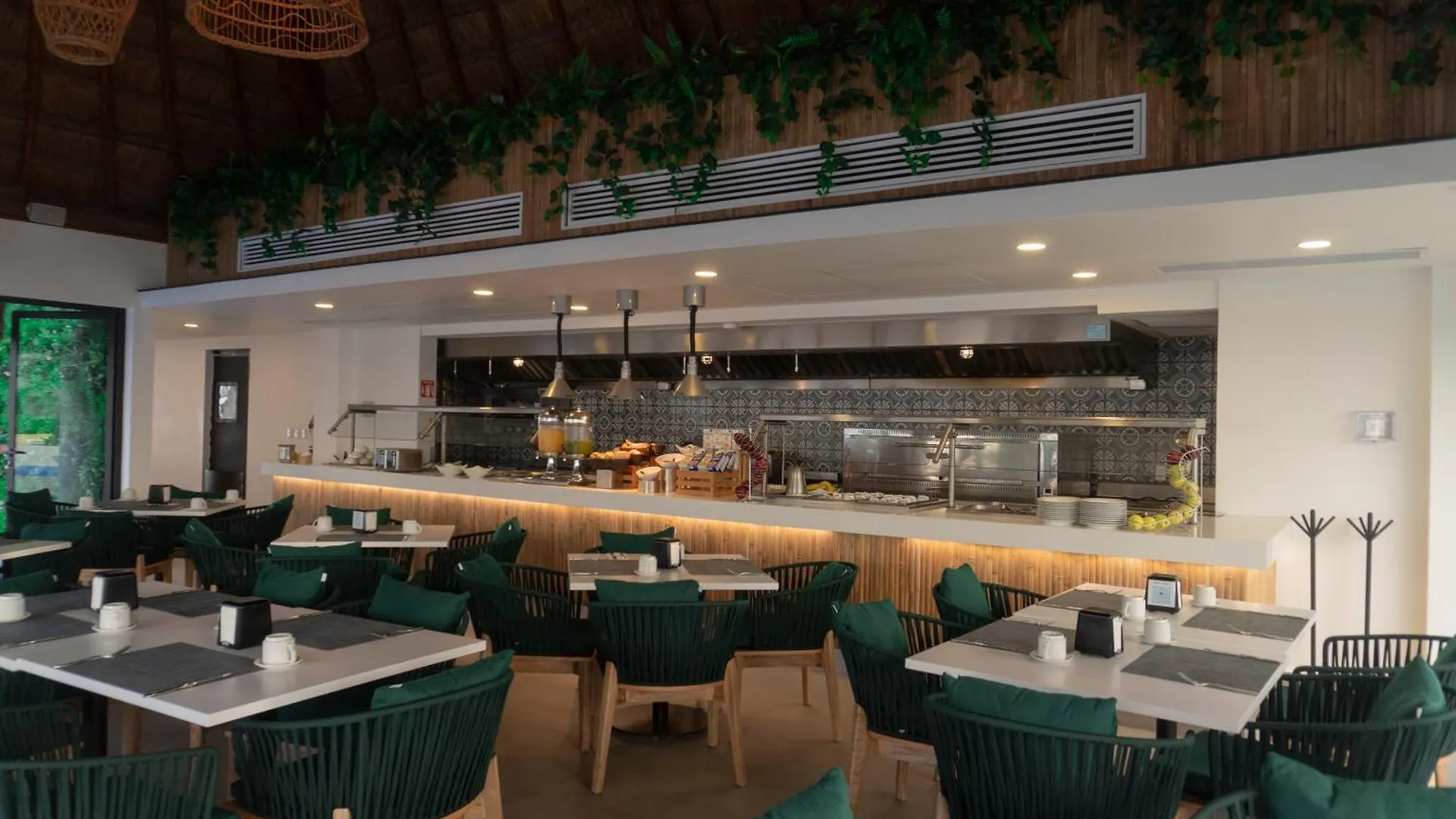 Cancun Bay All Inclusive Hotel 4*,