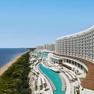 Ava ***** Cancún